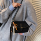 💞Damską torebkę typu crossbody (z ozdobną klamrą)